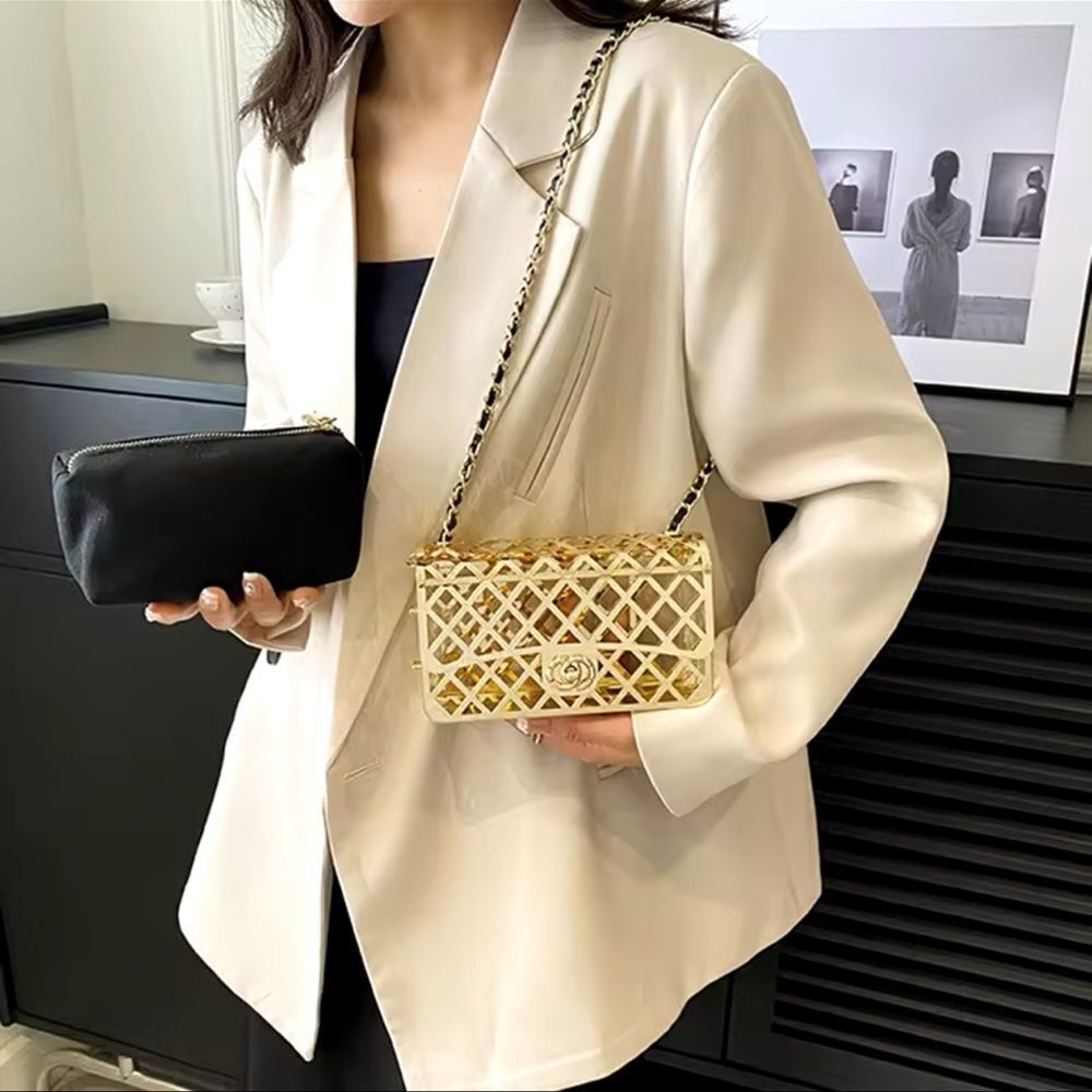 Elegant Metallic Frame Crossbody Bag - Picture 12 of 17